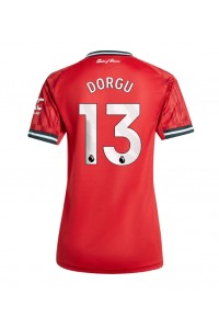 Manchester United Patrick Dorgu #13 Fotballdrakt Hjemme Klær Dame 2025-26 Korte ermer